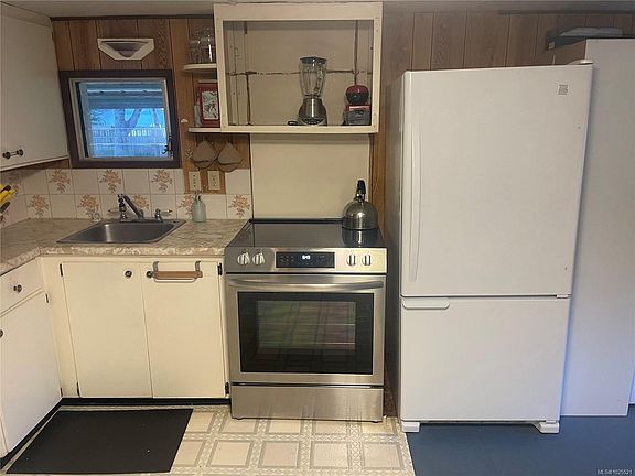 5th image of 247 Huson Rd