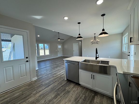 3rd image of 604 Stratford Rd