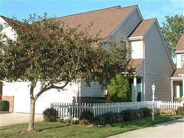1st image of 4834 Hawthorn Ln #3