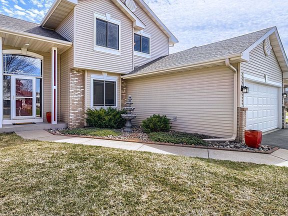 3rd image of 8302 Padre Cir NE