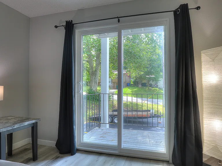 2480 N Graceland Ave #5 — Photo 5