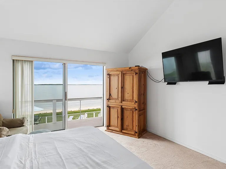 135 Edgemere Dr — Photo 31
