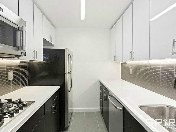 3rd image of 184 Lexington Ave Frnt 2