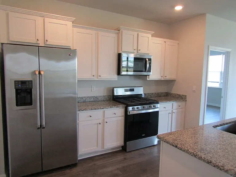 2165 Ainsley Dr — Photo 8