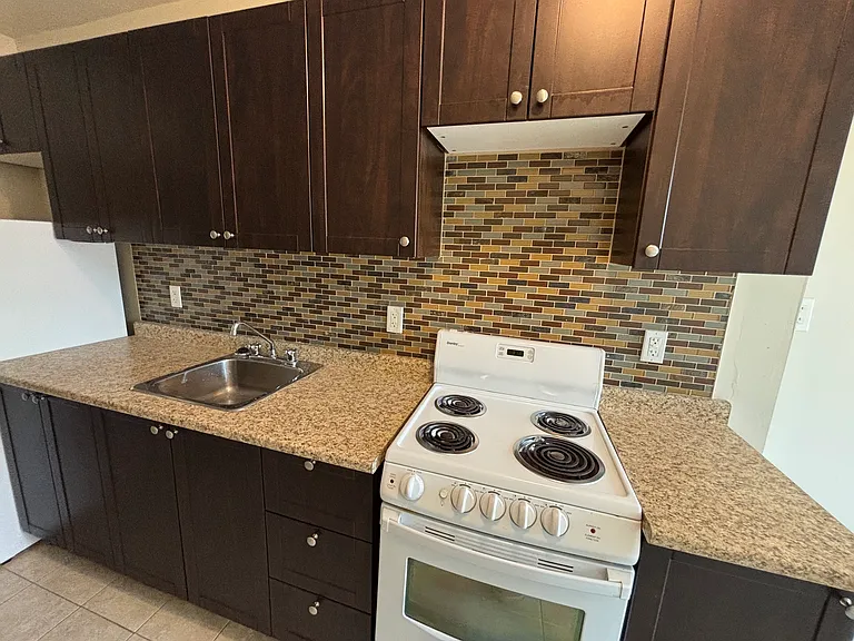 265 Daly Ave — Photo 8