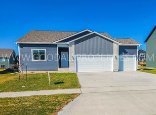 660 NW Rosemont Dr, Waukee, IA 50263