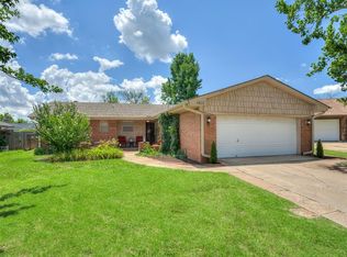 5812 N Seminole Ct, Warr Acres, OK 73132