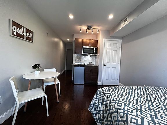 4th image of 532 N Preston St #D3