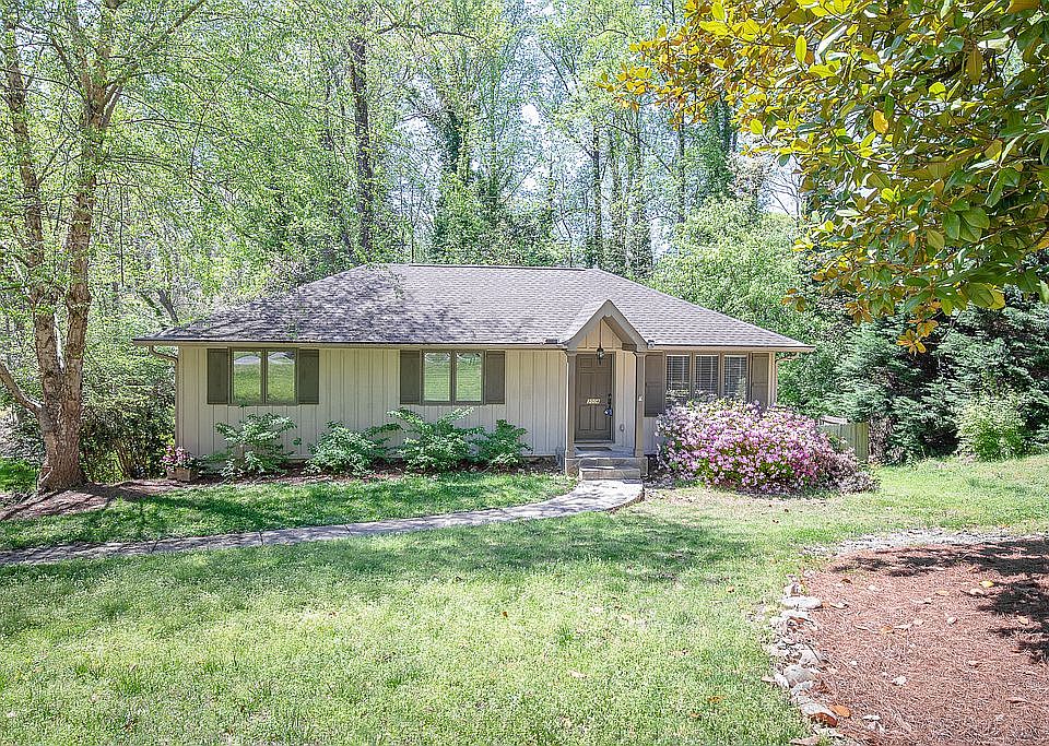 2nd image of 3004 Parkridge Dr