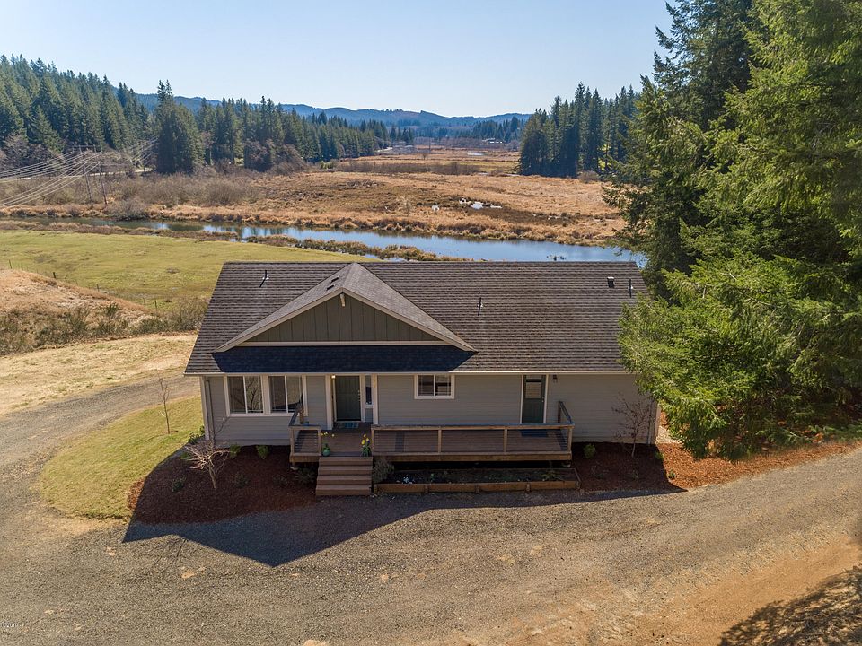 1st image of 820 NE Meadow Hill Dr