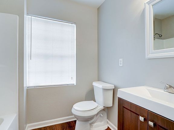 5th image of 1602 E Henry St Unit B
