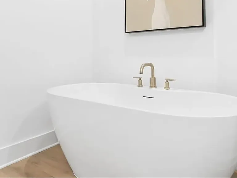 2311 Longfellow Dr — Photo 3