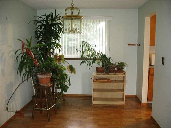 5th image of 1023 N Newton St