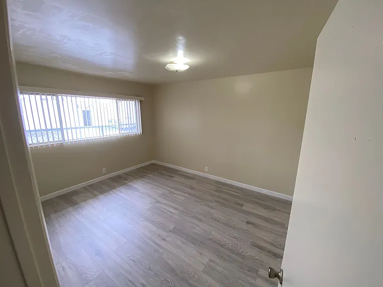 5712 N Charlotte Ave — Photo 30