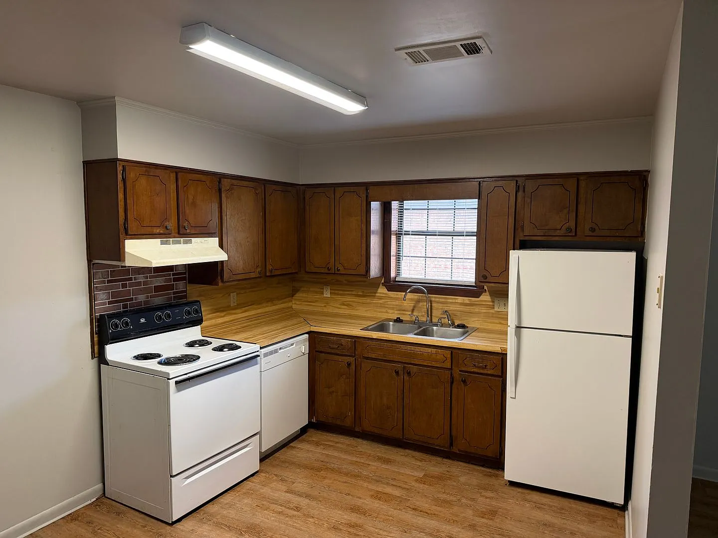 2 Bed 1 Bath Duplex — Photo 3