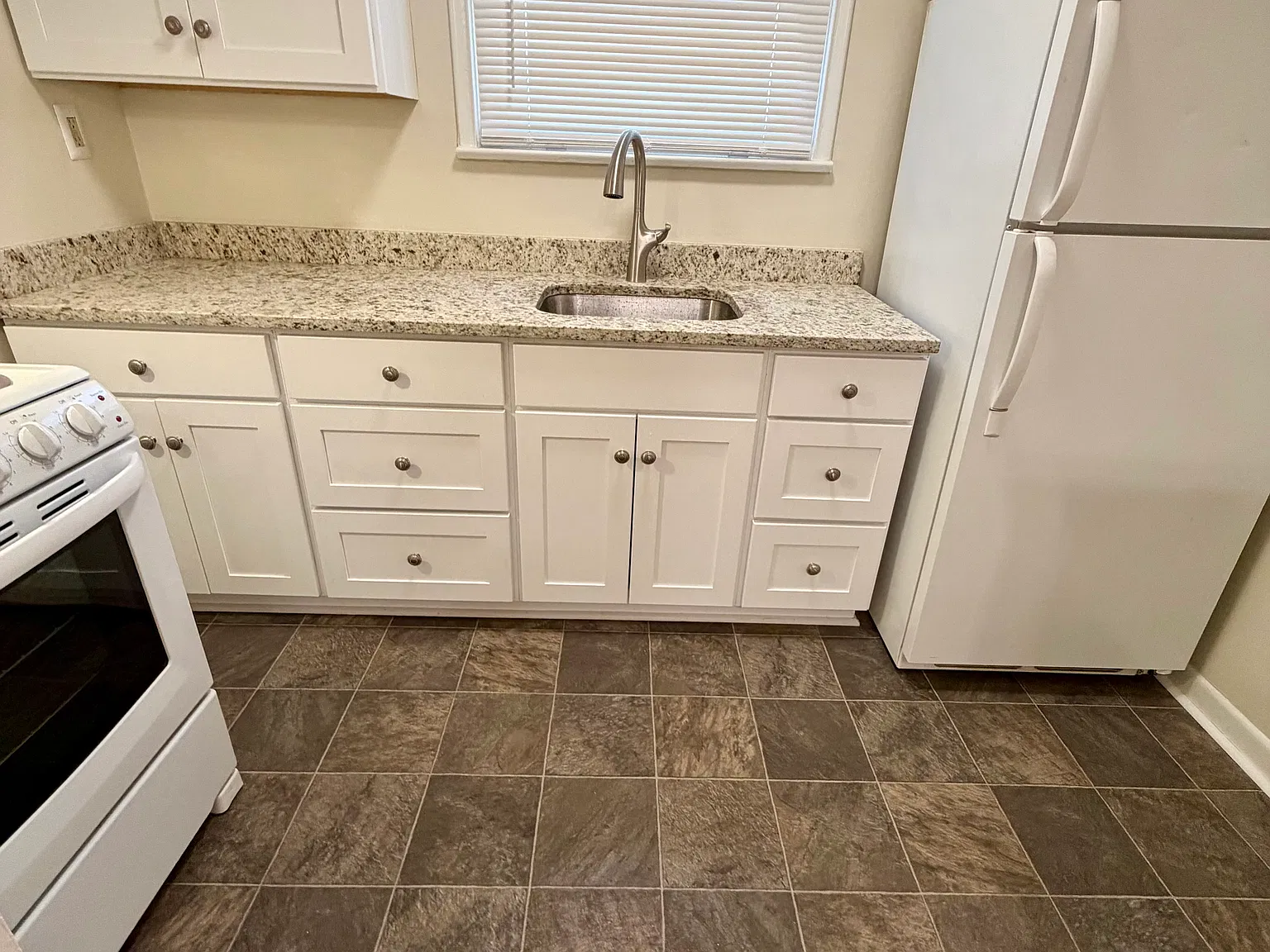 1 bed, 750 sqft, $1,075 — Photo 4