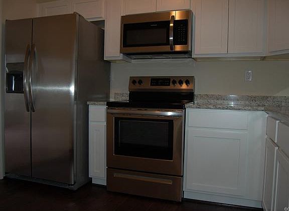 4th image of 5201 Hallmark Cir