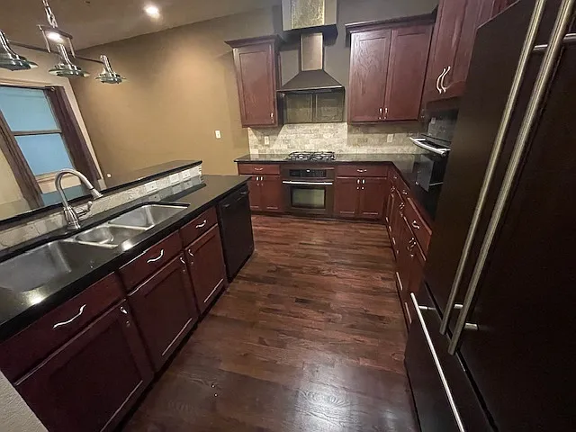 102 N Locust St — Photo 18