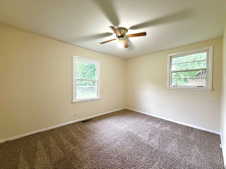 221 Mills Dr — Photo 13