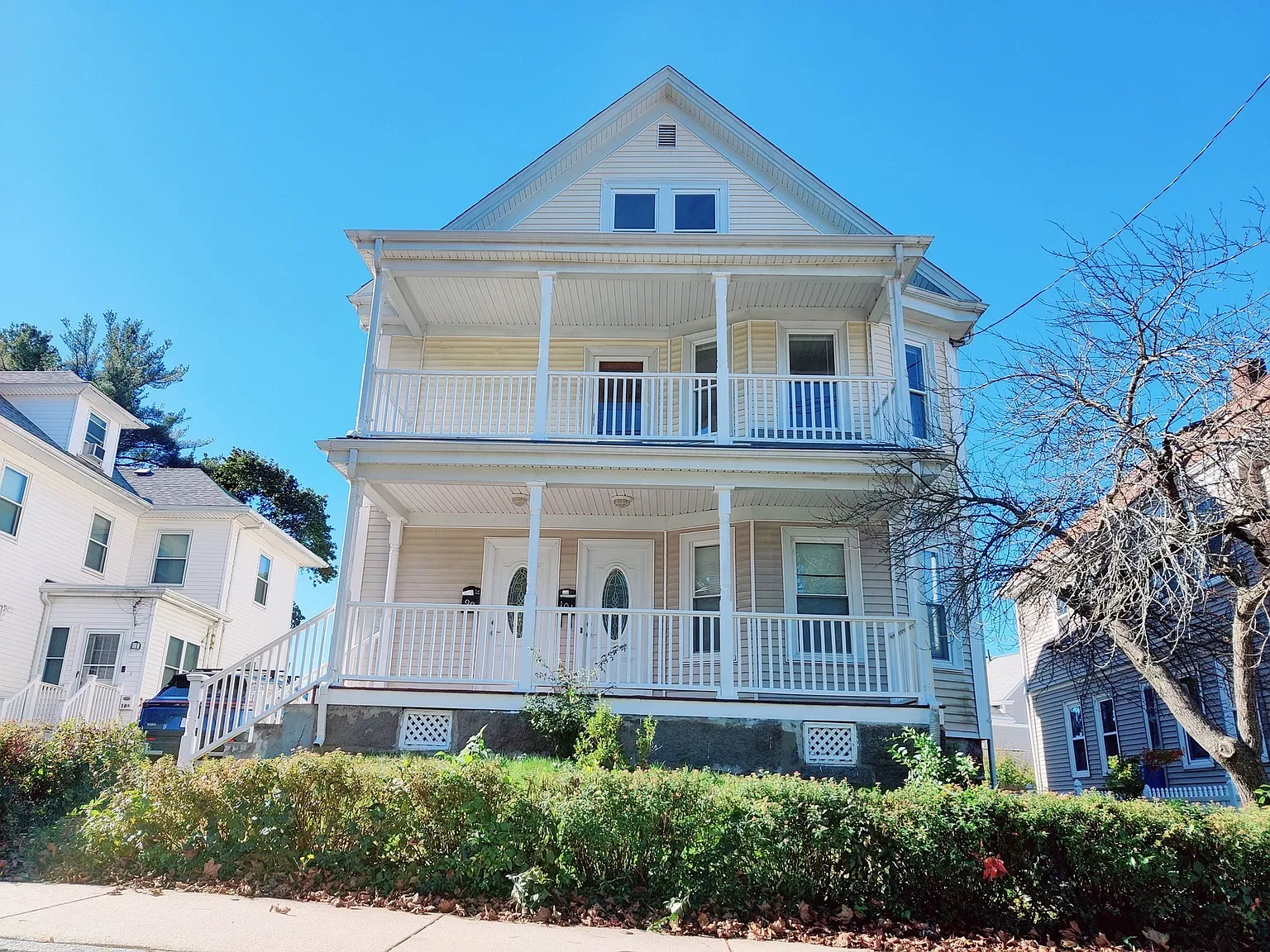 4 bed, 1.0 bath, 1800 sqft, $3,200 — Photo 1
