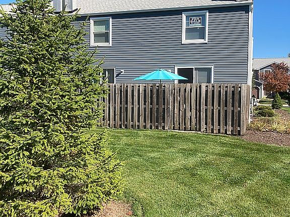 4th image of 4757 Ledgewood Dr Unit 3F