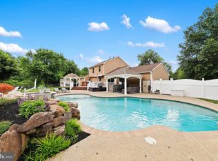 4 Castle Ct, Trenton, NJ 08620