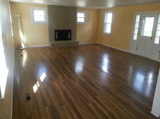 4601 W Lakeshore Dr, Mccullom Lake, IL 60050