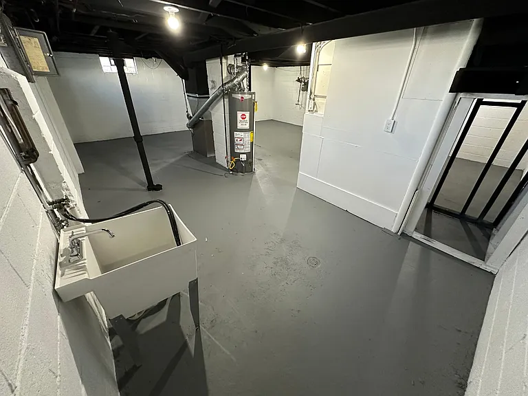 1073 Center St — Photo 12