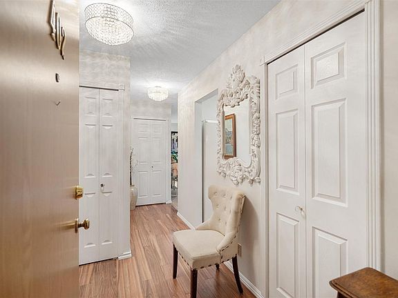 4th image of 3258 Alder St #402