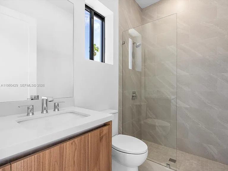 19701 NE 16th Pl — Photo 32