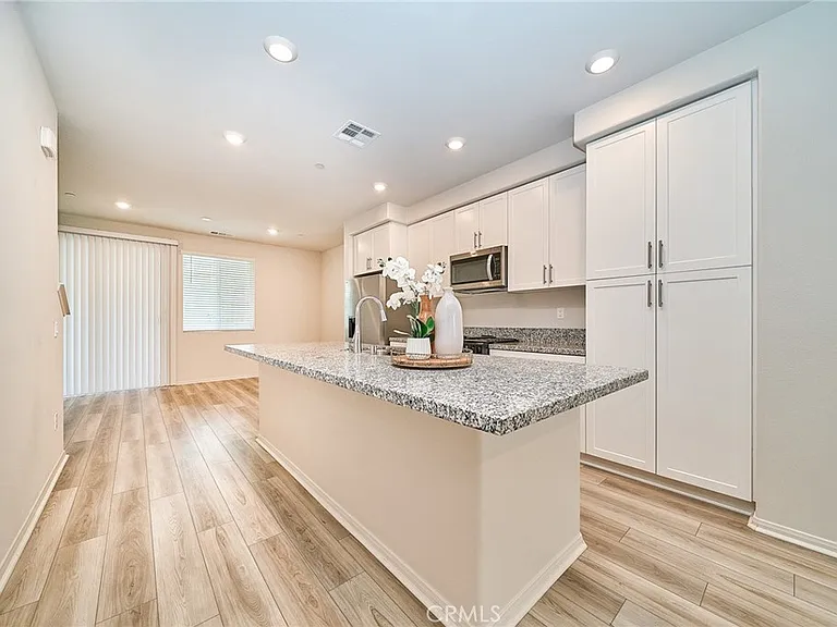 1672 Cayton Loop — Photo 11