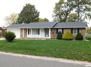 109 Woodland Dr, Salem, IL 62881