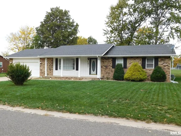 109 Woodland Dr, Salem, IL 62881