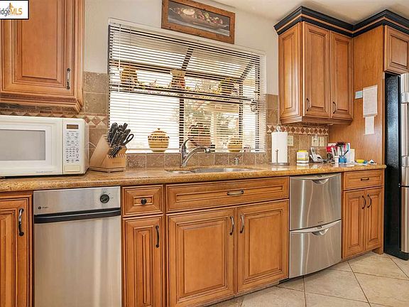 4th image of 444 Christina Ct