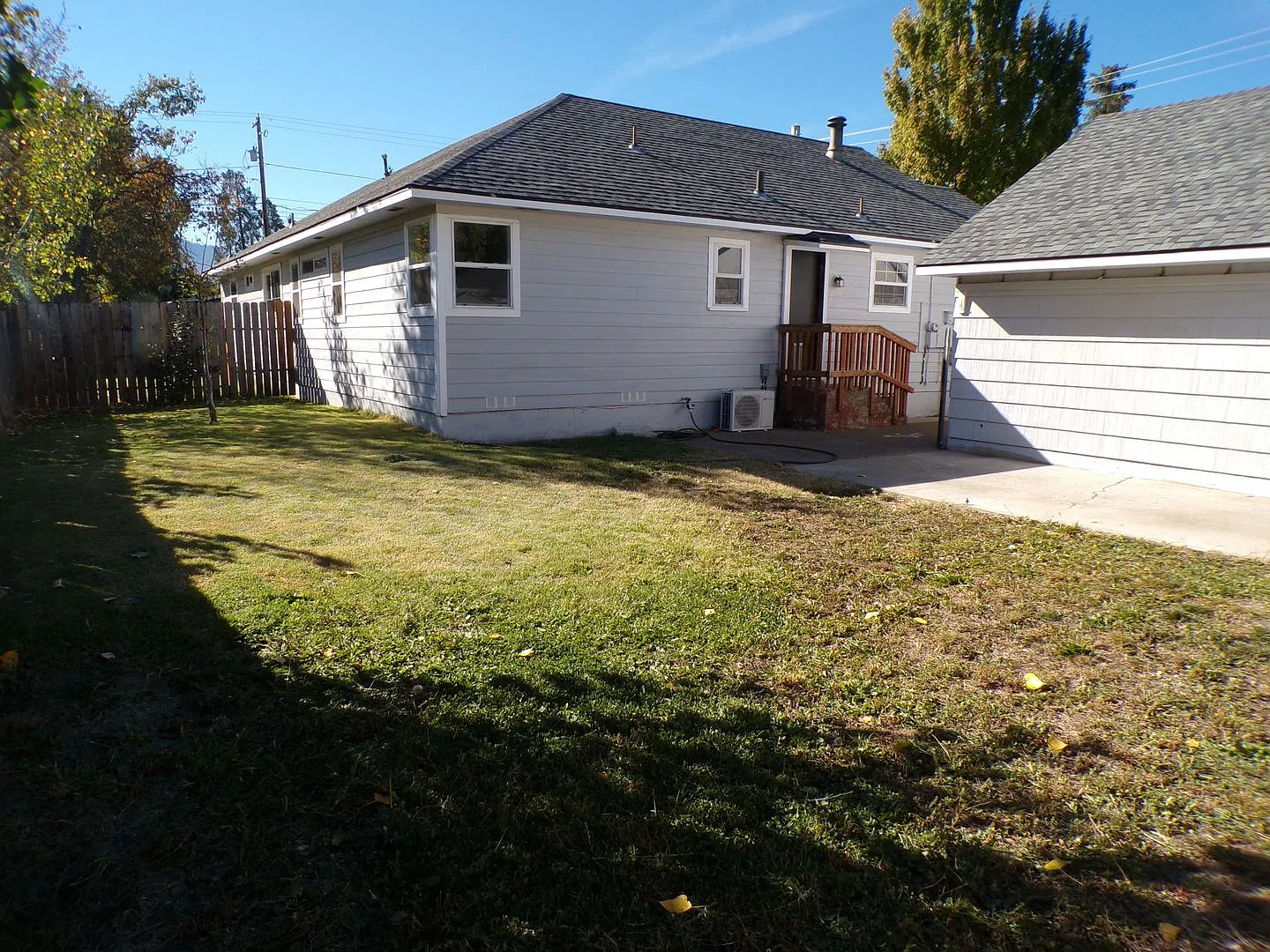 105-4 — Photo 3
