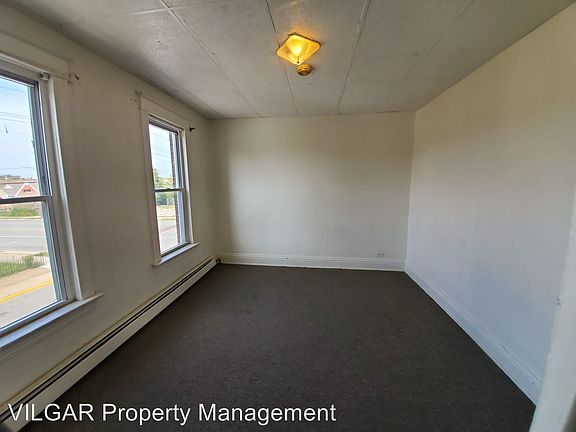 5th image of 3802 Euclid Ave APT 2R