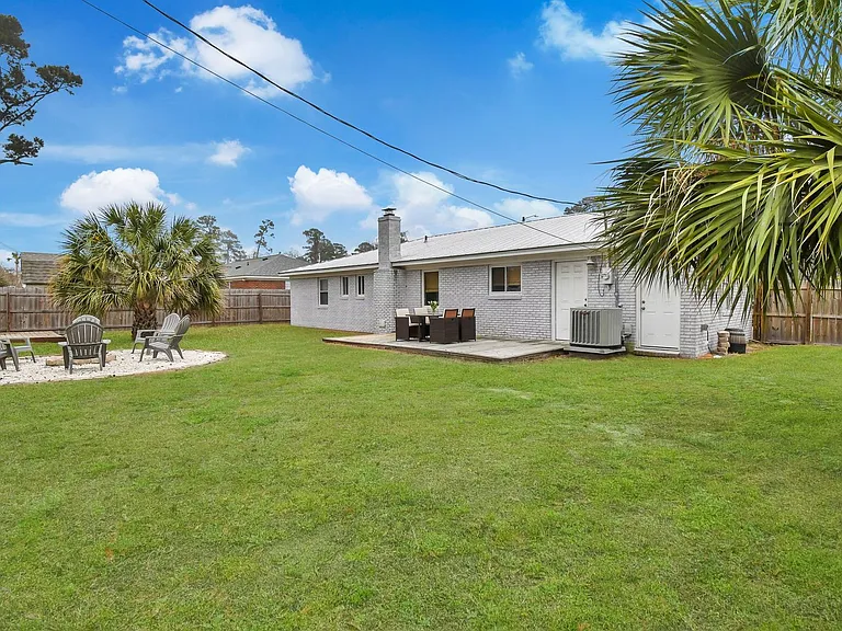 1015 Reita St — Photo 28