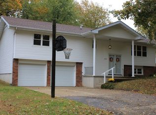 4705 S Wildwood Dr, Springfield, MO 65810