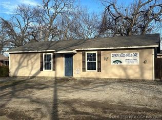 222 E Young St, Morris, OK 74445