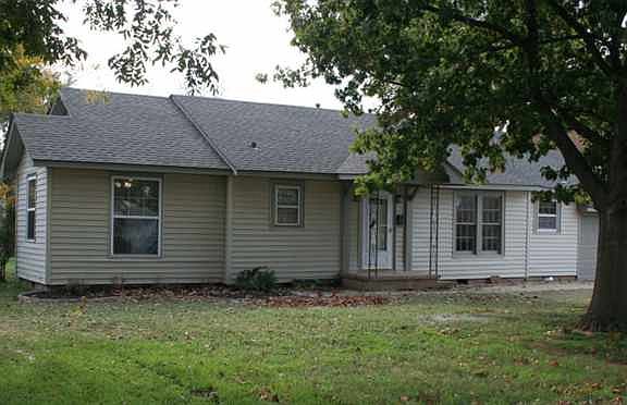 2nd image of 1336 NW Cherry Ave