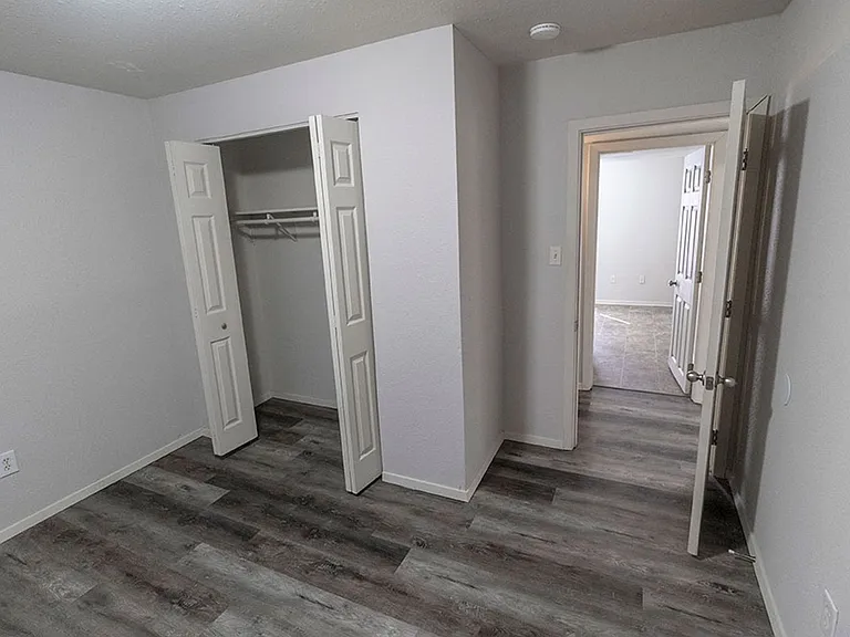 215 N West Blvd — Photo 29