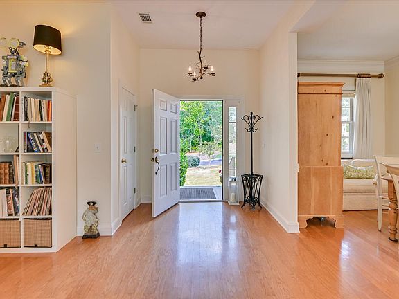 4th image of 100 Cottonwood Creek Ln