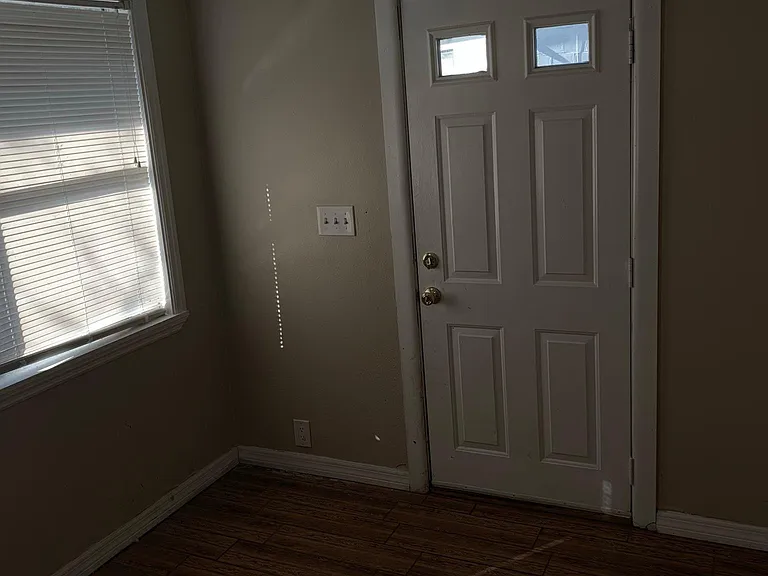 842 Luna St — Photo 8