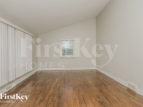 3rd image of 509 E Marie Dr