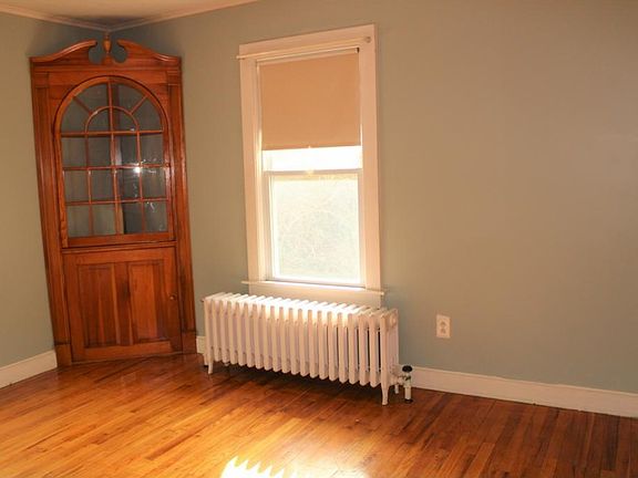 5th image of 10 Woodland Ave