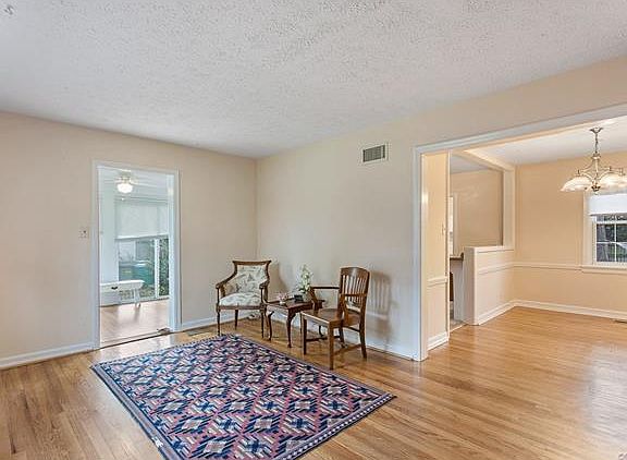 4th image of 5101 W Franklin St