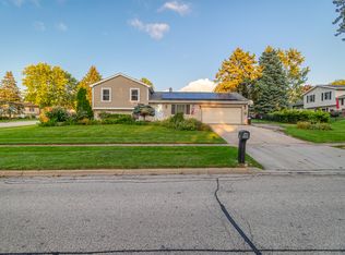 100 S Heritage Dr, McHenry, IL 60050