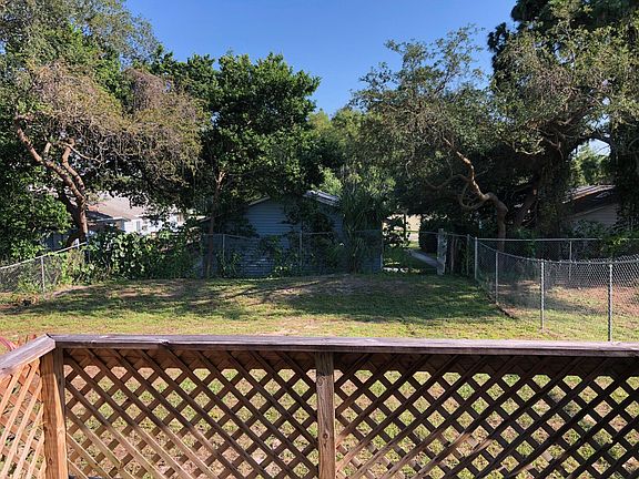 5th image of 1124 E Rohe St APT A
