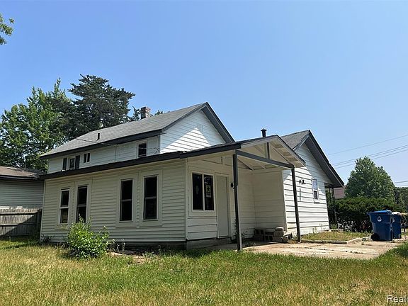 3rd image of 281 Airport Rd