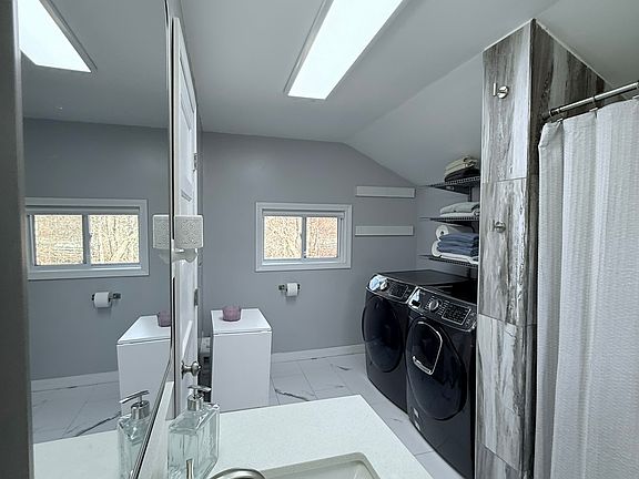 5th image of 15 Essex St APT 1